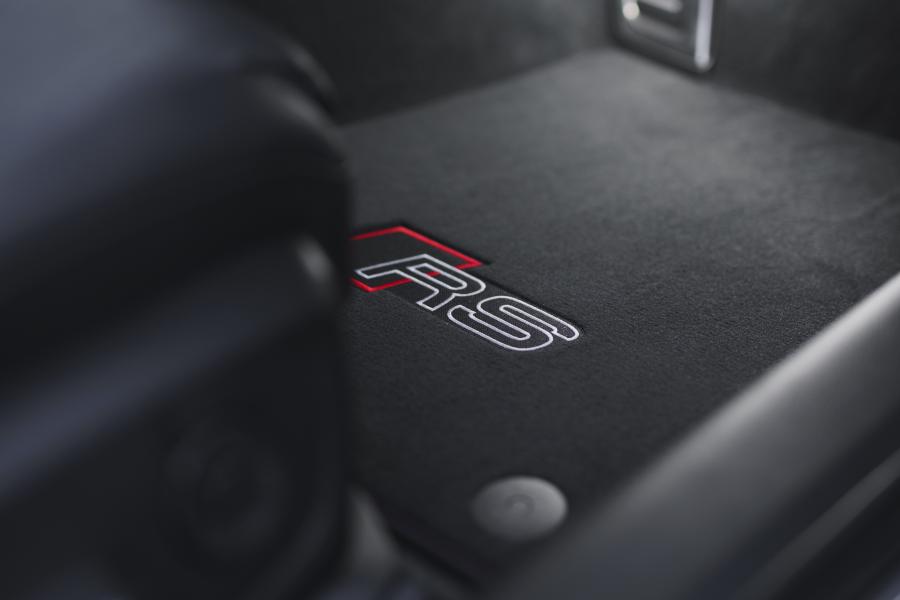 Детали интерьера Audi RS6 Avant (C8) 2020 года  (UK) (фото 139 из 150)